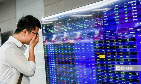 VN-Index vượt 1.900 điểm, áp lực chốt lời rình rập