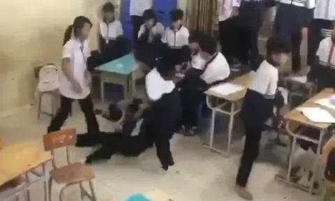Công an vào cuộc vụ 6 nữ sinh hành hung bạn ngay trong lớp học