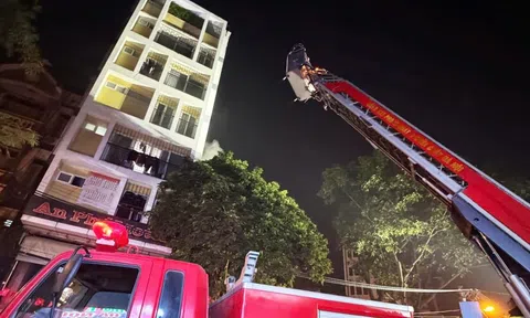 Cháy nhà nghỉ 8 tầng lúc rạng sáng, tạm giữ 1 đối tượng nghi phóng hỏa
