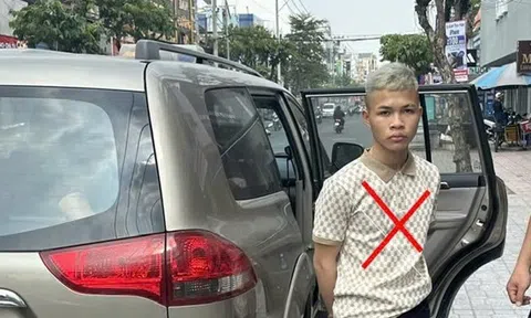 VIDEO: Đấm mạnh vào mặt nữ chủ cửa hàng, cướp điện thoại bỏ chạy