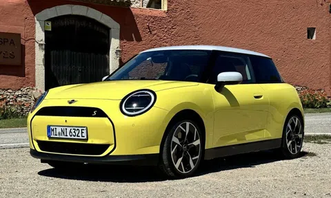 Doanh số tập đoàn BMW tăng nhẹ năm 2025 nhờ MINI