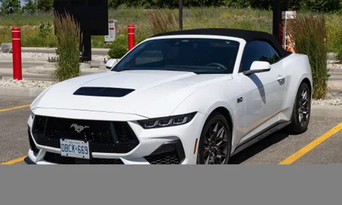 Ford Mustang vẫn là xe thể thao bán chạy nhất tại Mỹ vào năm 2025