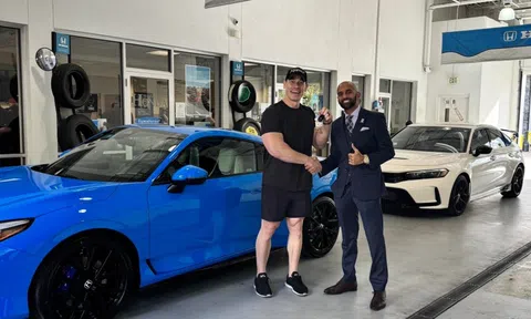 John Cena 'chán' Honda Civic Type R, tậu xe mới