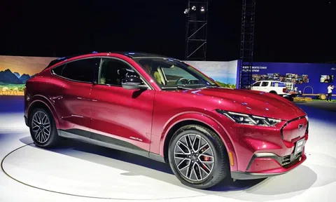 Loạt xe bán ít nhất Việt Nam - từ 'xe chơi' đến SUV thuần điện