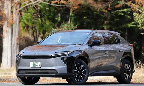 Toyota lần đầu vượt Nissan, dẫn đầu doanh số xe điện tại Nhật Bản