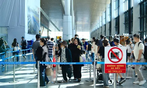 Bất ngờ giá vé máy bay chặng TPHCM - Hà Nội dịp Tết