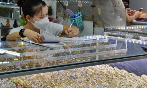 Giá vàng hôm nay 17-1: Sụt giảm sâu