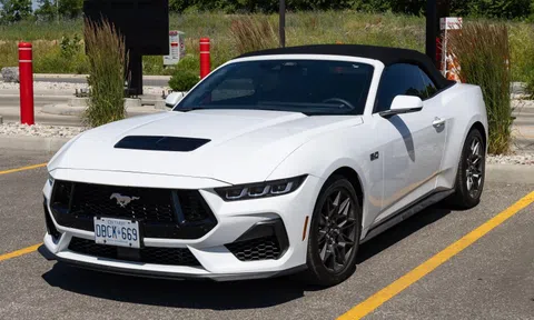 Ford Mustang vẫn là xe thể thao bán chạy nhất tại Mỹ vào năm 2025
