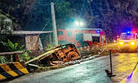 Nguyên nhân vụ xe khách lao xuống cống, 4 người tử vong