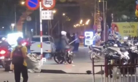 Clip: Hỗn chiến gây náo loạn trung tâm Nha Trang