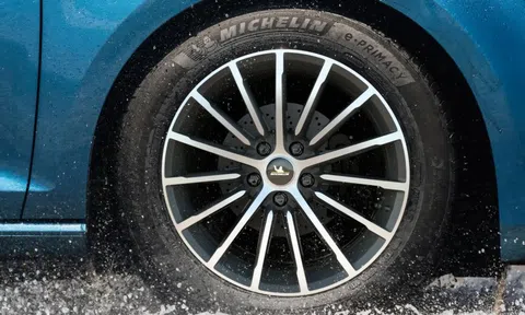 Vì sao lốp xe điện thường mòn nhanh hơn xe xăng?