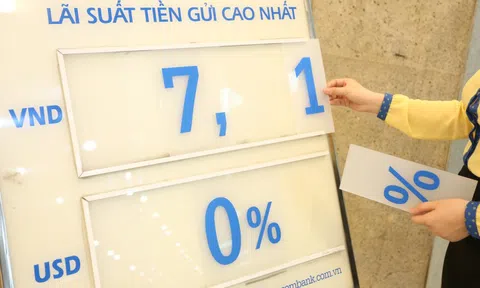 Tăng lãi suất, các ngân hàng hút tiền gửi