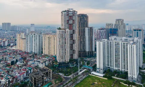 Giao dịch chung cư cũ giảm mạnh, giá vẫn 'trên trời'