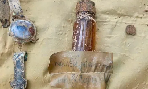Tìm thấy hài cốt liệt sĩ kèm lọ thủy tinh có thông tin quan trọng