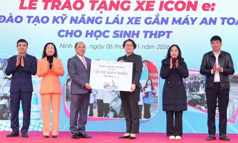 Honda trao tặng 408 xe Honda ICON e: hỗ trợ đào tạo lái xe an toàn