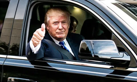 Tổng thống Trump trong nhà máy Ford