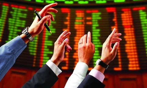 Phiên 21/1: Tự doanh CTCK "quay xe" bán ròng gần 200 tỷ đồng, 2 cổ phiếu ngân hàng bị "xả" mạnh nhất