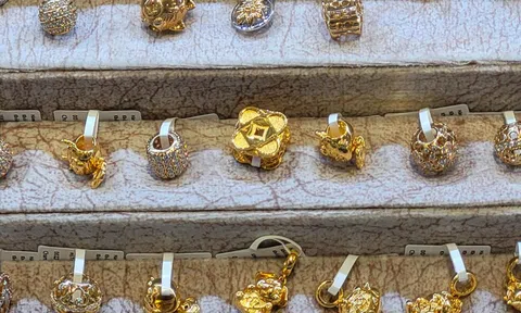 Giá vàng hôm nay 22-1: Tăng vọt lập đỉnh rồi bất ngờ lao dốc mạnh