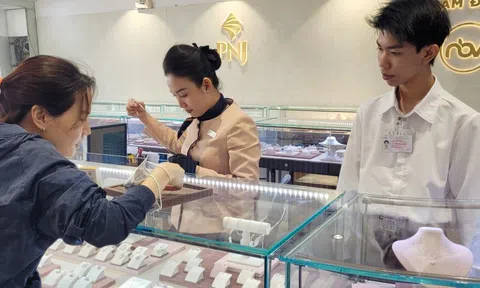 Giá vàng hôm nay 23-1: Tăng lên đỉnh cao mới