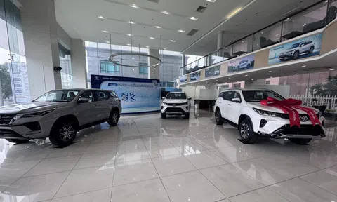 Cuối năm, nhiều hãng ô tô rơi vào cảnh không có xe để bán