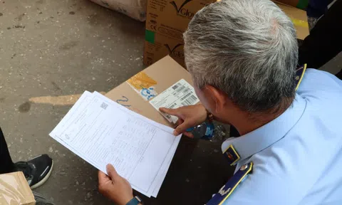 Kiểm tra đột xuất ga Hà Nội, phát hiện lượng lớn hàng hóa nghi nhập lậu