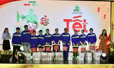 Tết yêu thương: Ấm lòng người thu gom rác thầm lặng