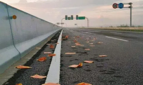 Thanh Hóa cấm rải vàng mã trên đường đưa tang