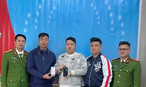 Thầy giáo bất ngờ nhận 400 triệu đồng từ tài khoản lạ