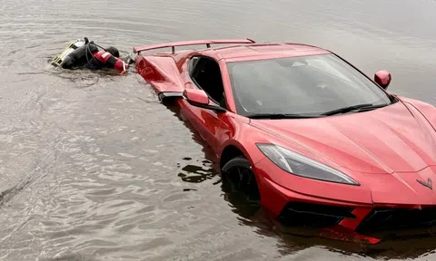 Xe thể thao Chevrolet Corvette C8 hóa 'tàu ngầm'