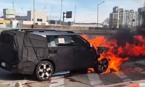 Hyundai Santa Fe facelift cháy khi đang chạy thử?