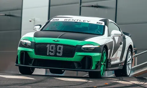 Bentley Supersports cũng có thể đua 'Gymkhana'