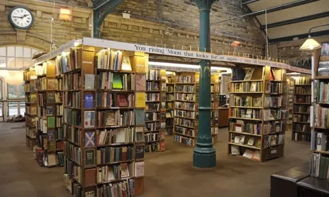 Hiệu sách cổ 'không cánh mà bay'