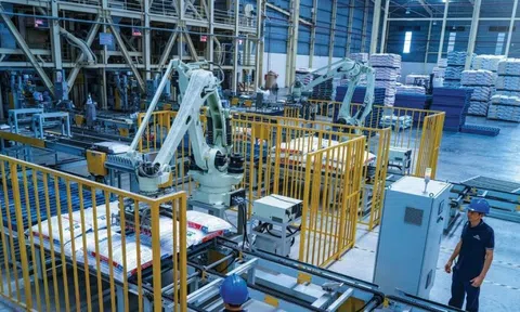 Loạt doanh nghiệp cán mốc doanh thu lịch sử