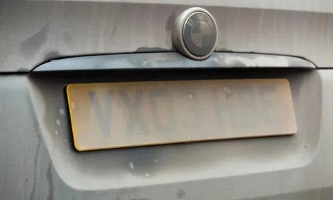 Chạy xe để biển số bẩn trên thế giới - nơi phạt nặng, nơi bắt lau sạch