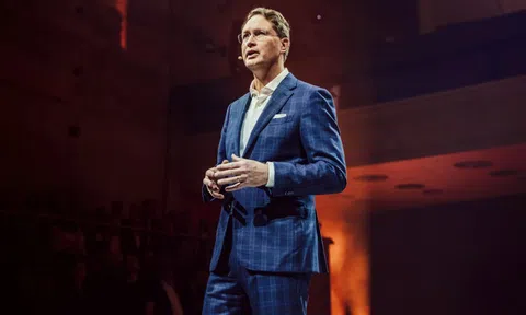 CEO Mercedes-Benz cảnh báo mục tiêu điện hóa của châu Âu