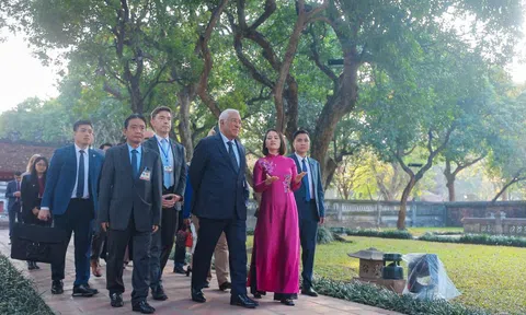 Chủ tịch Hội đồng Châu Âu thăm Văn Miếu - Quốc Tử Giám