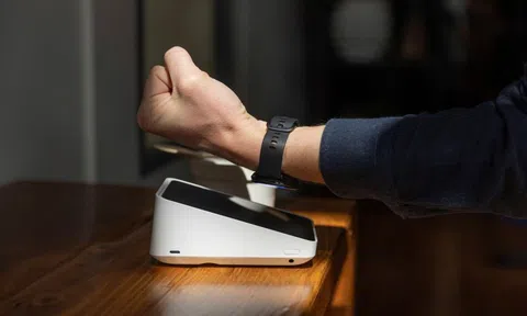 Thanh toán không chạm chuyển từ smartphone sang cổ tay