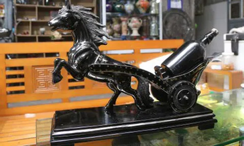 Độc đáo tượng ngựa tạc bằng than đá ở Quảng Ninh, nhiều người hỏi mua