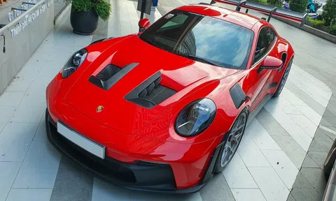 Cận cảnh 'siêu xe' Porsche 911 GT3 RS hơn 17,7 tỷ đồng tại Việt Nam