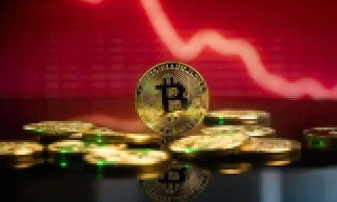 Bitcoin bị bán tháo, thị trường tiền số mất nửa nghìn tỷ USD