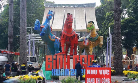 Lộ diện "Tam mã" rực sắc tại Hội hoa xuân TPHCM