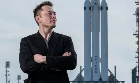Elon Musk thúc đẩy tham vọng không gian với thương vụ “siêu khủng”