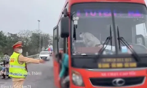 Xe khách 45 chỗ "nhồi nhét" 83 người