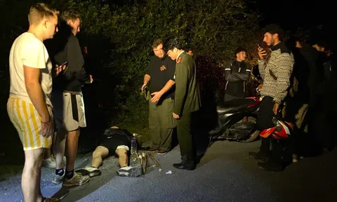 Du khách Bỉ ngã xe giữa đêm, Công an xã hỗ trợ kịp thời sơ cứu