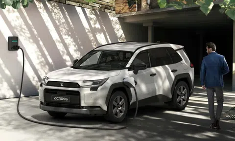 'Bản sao' Toyota RAV4 ra mắt thế hệ mới - SUV Suzuki chạy xăng cắm sạc