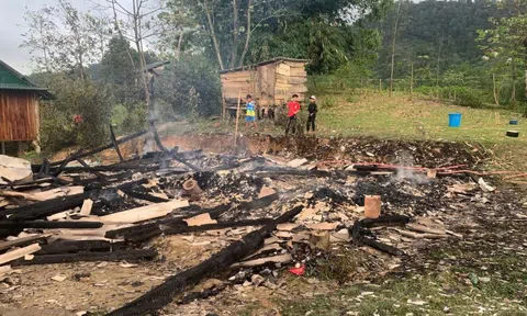 Một căn nhà bị thiêu rụi trong ngày mùng 2 Tết