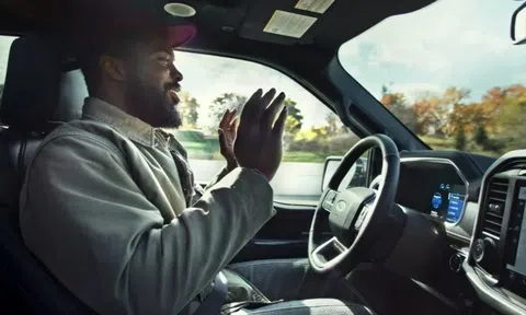 Chế độ tự lái trên xe - hiện đại hay 'hại điện'?