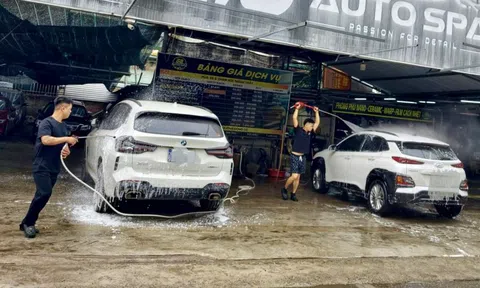 Sát giao thừa, giá rửa xe vượt mốc 300.000 đồng/lượt