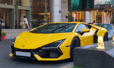 Siêu xe Lamborghini Revuelto độc nhất Việt Nam 'xuất hành'