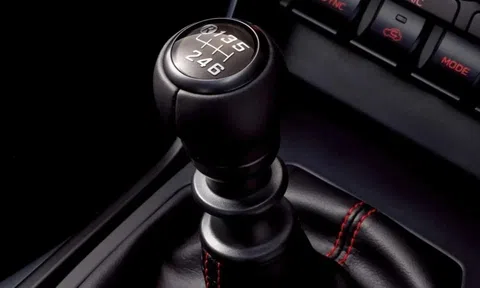 Ai muốn mua SUV số sàn của Subaru?